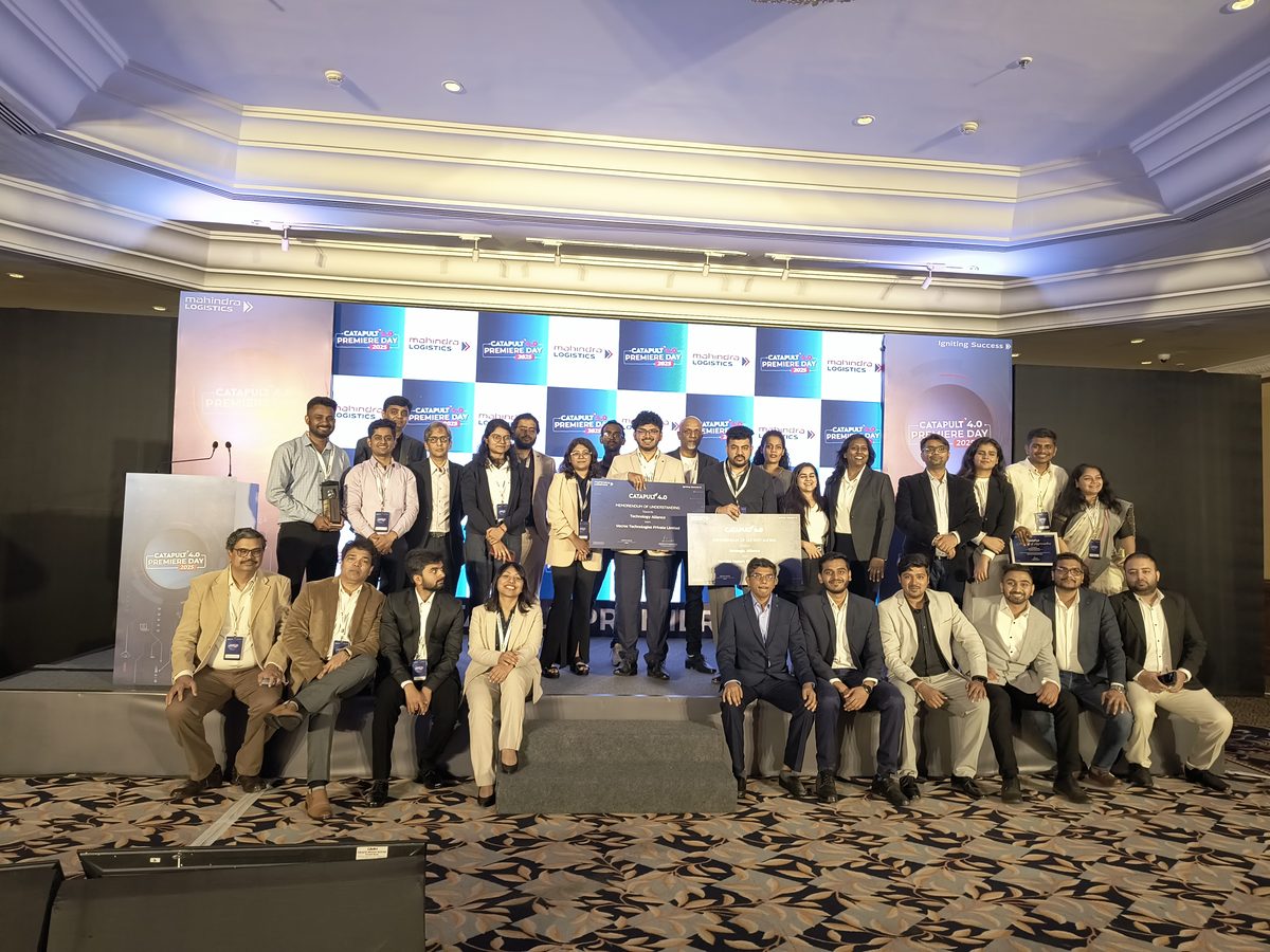 Catapult 4.0 group photo with Mahindra Logistics